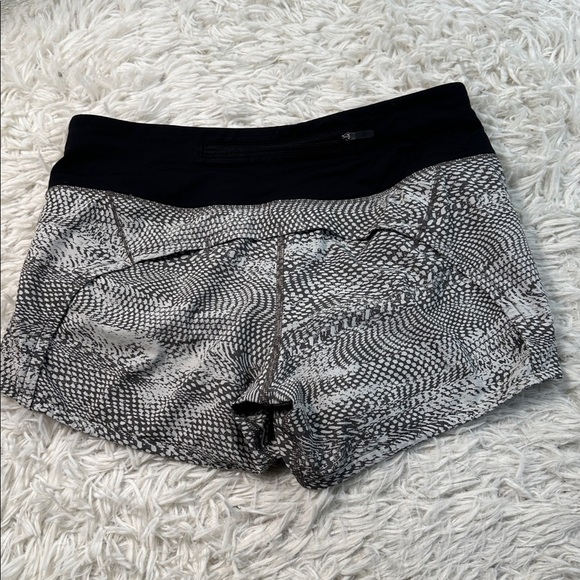 Lululemon Run Times Short II *4" Swerve Vapor Metal Grey / Black - Picture 3 of 5
